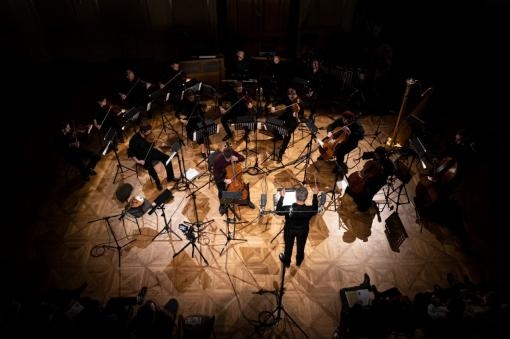 Stone mantras under the mammoth: Brno Contemporary Orchestra’s concert at Anthropos